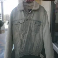 کت لی (جین)، استوک و تاناکورا|لباس|شیراز, جانبازان|دیوار