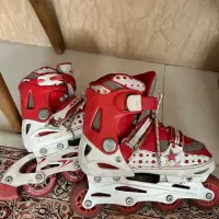 اسکیت نوجوان رنگ قرمز