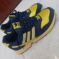 به علت تنک بودن کتونی به فروش میرسد