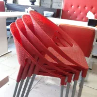 ۴عدد صندلی و چمن مصنوعی