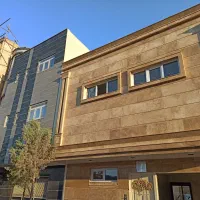 حیاط ویلایی دو طبقه دوبلکس( آپارتمان قطعه زمین)