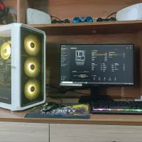 کامپیوتر گیمینگ به همراه مانیتور، کیبورد، موس