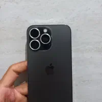 آیفون 13 پرو با آداپتور