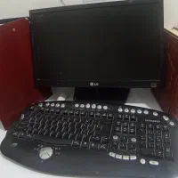 کامپیوتر به همراه بلندگو و کیبورد