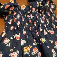 تعدادی لباس و کفش بچگانه|کفش و لباس بچه|بومهن, |دیوار