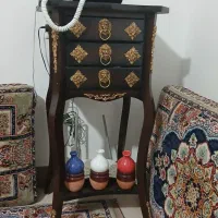 میز تلفن وساعت ایستاده