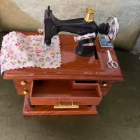 چرخ خیاطی موزیکال وتلفن موزیکال و آینه وکوزه دکوری