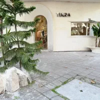 همکار (فروشنده) خانم