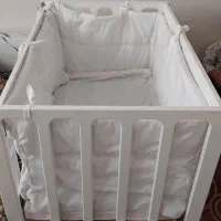 تخت کنارمادر و روروئک