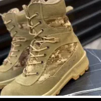 یک جفت پوتین  کوهنورد ی