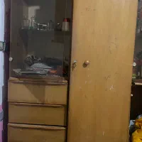 کمد لباسی و‌میز وسط