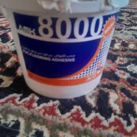 چسب کفپوش پی وی سی ۴ کیلویی نصفش مصرف شده ۲کیلو