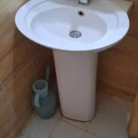 سنگ روشویی و شیر حمام