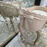 کریرتریکویی،تخت کنار مادر