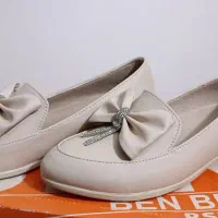 کفش طوسی باکیف دستی ۱۸۰۰۰۰۰کرم ومشکی هرکدام ۴۵۰۰۰۰|کیف، کفش، کمربند|اسدآباد, |دیوار