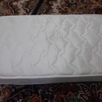 یک تخت خواب بچگانه