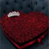 گل رز جاودان و بوکت پروانه