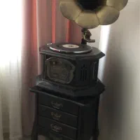 گرامافون با ویترین