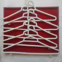 چوب لباسی پلاستیکی سفید