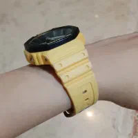 ساعت جیشاک دارای جعبه