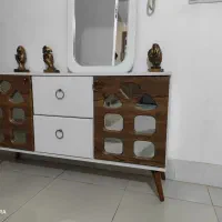 جاکفشی و میز آرایشی