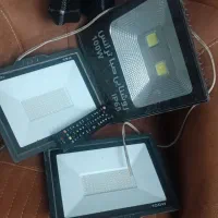 سه عدد پرژکتور ۱۰۰ وات کاملا سالم، اندیشه