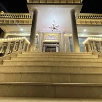 فروشنده و کارگر ساده بوژان