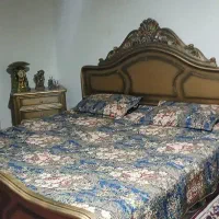 تخت خواب تاجدار به همراه پا تختی