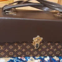 کیف مجلسی|کیف، کفش، کمربند|رشت, حمیدیان|دیوار