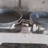 دو عدد ترازو ۵ و ۱ کیلوی کلکسیونی|کلکسیون اشیاء عتیقه|سبزوار, قصبه غربی|دیوار