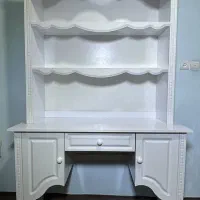 میز تحریر با کتابخانه