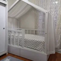 تخت و کمد کودک در حد نو