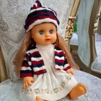 عروسک چشم آبی با کت و کلاه