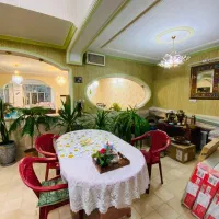 فروش ویلایی واقع در خیابان مدرس|فروش خانه و ویلا|آباده, |دیوار