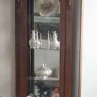 تخت گهواره ای کودک.میز آیینه و ویترین