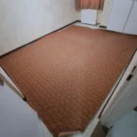 موکت قهوه ه ای.