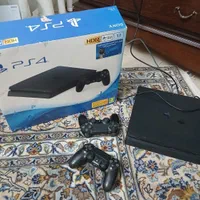 یک دستگاه ps4 اسلیم