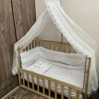تخت کودک (چوبی)|تخت و صندلی بچه|رشت, لاکانی|دیوار