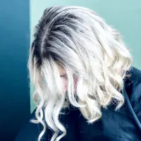 خدمات تخصصی رنگ و لایت سیمین صنم بی اسیب|خدمات آرایشگری و زیبایی|رشت, نامجو|دیوار