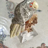مجسمه سنگی طوطی پایه دار