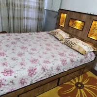 تختخواب دونفره کشودار و یمقدار وسیله خونه نونو