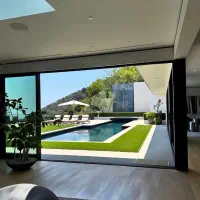 ۵هزار متر ۱۶۰۰ متر بنا