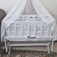 تخت کنارمادر