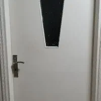 در چوبی سالم و تمیز