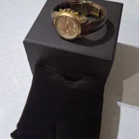 ۲عددساعت.مردانه وزنانه نو...ودر حدنو فروشی