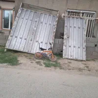 در حیاط سه متر