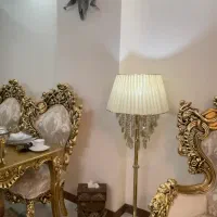 آباژور ایستاده