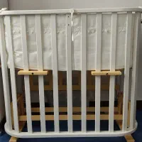 تخت کنار مادر