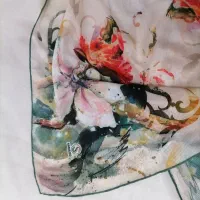 روسری کاملا نو مناسب حتی برای هدیه دادن