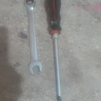پیچ گوشتی و آچار